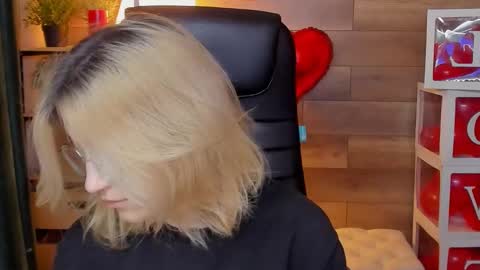 Katrin online show from 03/07/25, 01:20