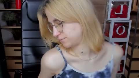 Katrin online show from 03/09/25, 02:54