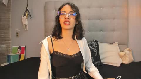 Elizabeth  online show from 11/18/25, 08:46