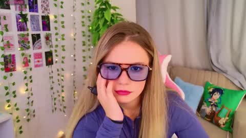 Moon  Bunny online show from 09/28/25, 12:32