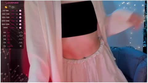 Snapshot of moon__girl chatting on 12/29/24, 10:25 Roxy online show from 12/29/24, 10:25