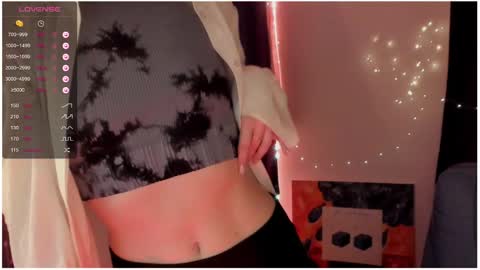 Snapshot of moon__girl chatting on 01/22/25, 07:34 Roxy online show from 01/22/25, 07:34