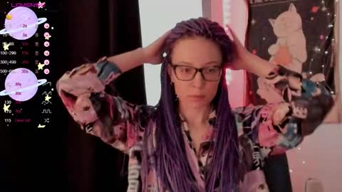 Snapshot of moon__girl chatting on 10/05/25, 10:46 Roxy online show from 10/05/25, 10:46