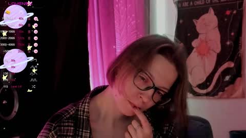 Snapshot of moon__girl chatting on 10/29/25, 08:10 Roxy online show from 10/29/25, 08:10