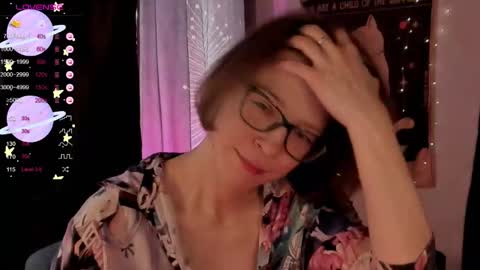 Snapshot of moon__girl chatting on 11/01/25, 10:39 Roxy online show from 11/01/25, 10:39