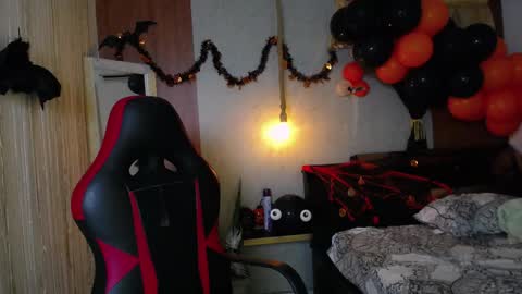 moon_and_fire_ online show from 10/29/25, 04:04