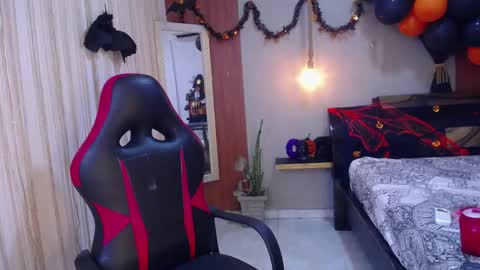 moon_and_fire_ online show from 11/03/25, 05:20