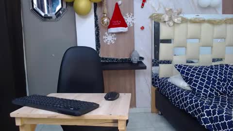 moon_and_fire_ online show from 11/18/25, 03:23