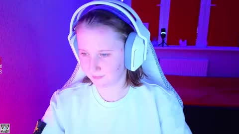 Lola online show from 11/06/25, 04:52