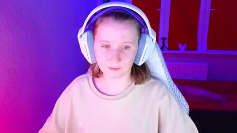 Lola online show from 11/14/25, 03:22