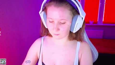 Lola online show from 11/19/25, 07:08