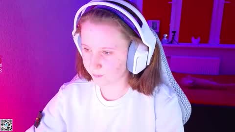 Lola online show from 11/25/25, 03:56