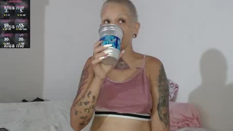 Luna online show from 01/05/25, 04:38