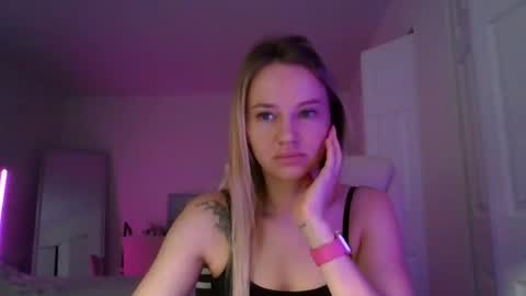 Snapshot of moon_light_girl chatting on 06/13/26, 11:30 moon_light_girl online show from 06/13/26, 11:30