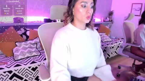 Snapshot of moon_lightt9 chatting on 12/03/25, 09:02 Sarah online show from 12/03/25, 09:02