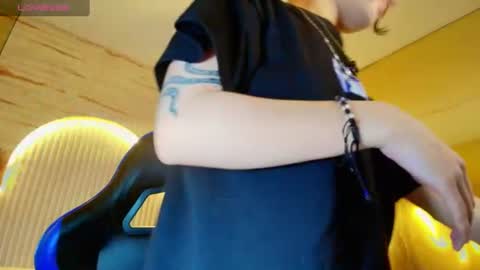 Snapshot of moon_red_r chatting on 06/13/26, 12:36 Moon online show from 06/13/26, 12:36