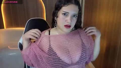 Snapshot of moon_tx chatting on 10/14/25, 01:01 Online 800 to 1400 online show from 10/14/25, 01:01