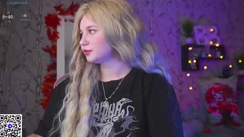 Emilia online show from 09/17/25, 07:32