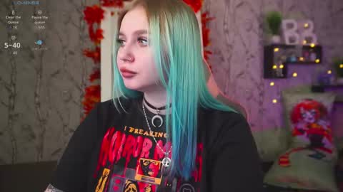 Emilia online show from 09/30/25, 08:19