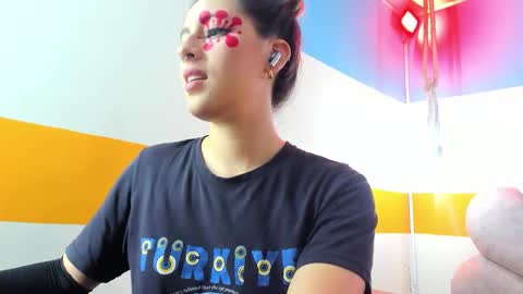 Snapshot of moon_winy chatting on 10/10/25, 10:20 Winy online show from 10/10/25, 10:20