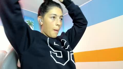 Snapshot of moon_winy chatting on 10/29/25, 11:23 Winy online show from 10/29/25, 11:23