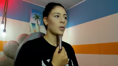 Snapshot of moon_winy chatting on 10/31/25, 11:44 Winy online show from 10/31/25, 11:44