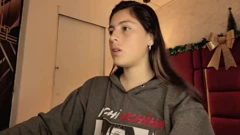 Snapshot of moon_winy chatting on 12/04/25, 11:19 Winy online show from 12/04/25, 11:19