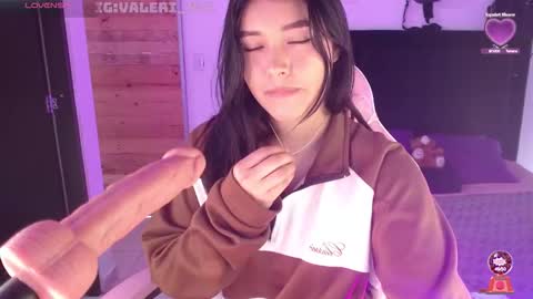 Snapshot of moonbella_bell chatting on 12/03/25, 02:37 bell online show from 12/03/25, 02:37