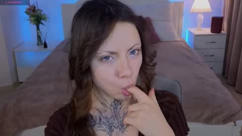 Snapshot of moonhaze_ chatting on 02/02/26, 10:25 Erica online show from 02/02/26, 10:25
