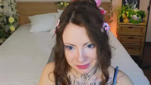Snapshot of moonhaze_ chatting on 03/27/26, 10:48 Erica online show from 03/27/26, 10:48
