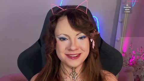 Snapshot of moonhaze_ chatting on 04/19/26, 10:14 Erica online show from 04/19/26, 10:14