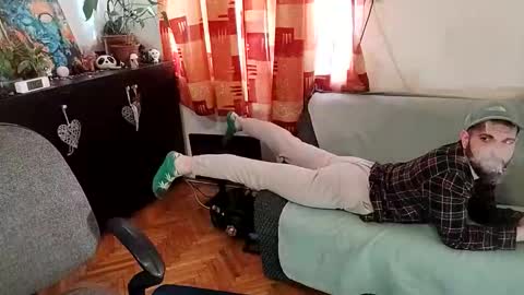 Snapshot of moonhold chatting on 11/04/25, 10:03 moonhold online show from 11/04/25, 10:03