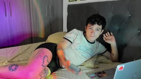 Snapshot of moonlight_baee chatting on 02/18/25, 05:20 Clove online show from 02/18/25, 05:20