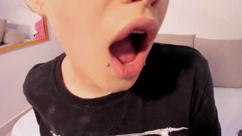 Snapshot of moonlover_2 chatting on 12/03/25, 08:07 Kitty online show from 12/03/25, 08:07