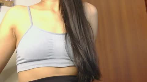 Snapshot of moonlunita_ chatting on 04/13/26, 11:21 Luna online show from 04/13/26, 11:21