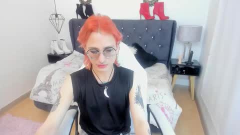 Moon online show from 10/18/25, 07:58