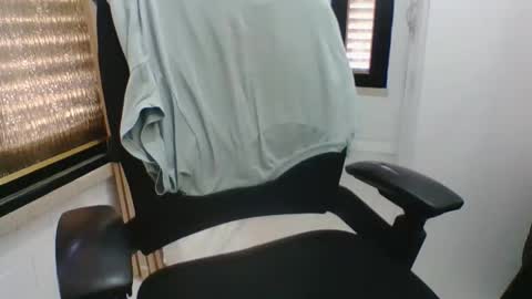 moonnighthugecock online show from 10/06/25, 10:12