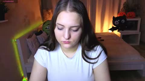 Snapshot of moonscribe chatting on 10/22/25, 02:34 Lina online show from 10/22/25, 02:34
