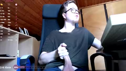 Snapshot of moonsexguy chatting on 06/10/26, 03:11 Flo online show from 06/10/26, 03:11