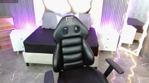 Moon  online show from 10/12/25, 12:15