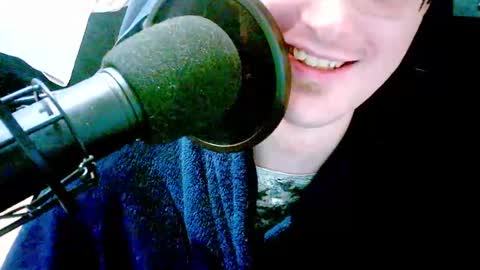 Snapshot of moonsire chatting on 01/05/25, 06:56 Moonsire online show from 01/05/25, 06:56