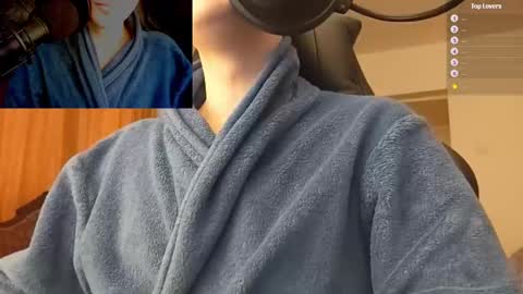 Snapshot of moonsire chatting on 01/12/25, 04:08 Moonsire online show from 01/12/25, 04:08