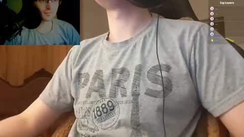 Snapshot of moonsire chatting on 01/16/25, 08:33 Moonsire online show from 01/16/25, 08:33
