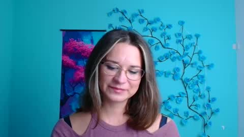 Susanna online show from 11/21/25, 12:15