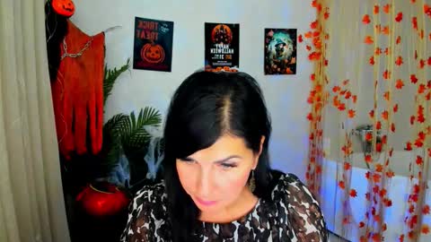 Snapshot of moonvelour chatting on 10/26/25, 11:49 Ask me  online show from 10/26/25, 11:49