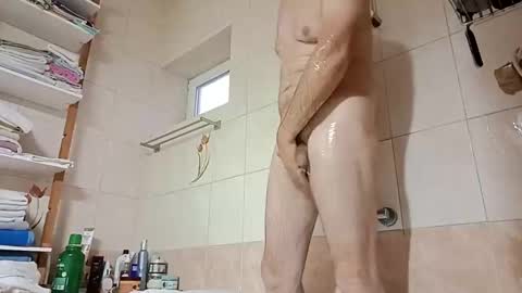 Snapshot of moos1 chatting on 09/09/25, 04:45 moos1 online show from 09/09/25, 04:45