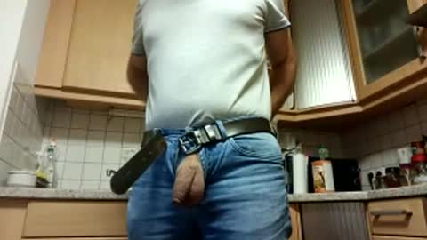 Snapshot of moos1 chatting on 09/10/25, 05:29 moos1 online show from 09/10/25, 05:29