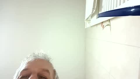 Snapshot of moos1 chatting on 09/15/25, 04:23 moos1 online show from 09/15/25, 04:23