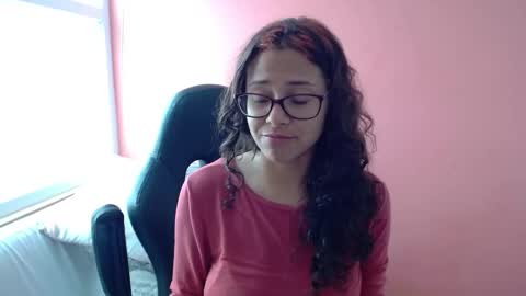 Snapshot of mora_haze chatting on 10/18/25, 02:18 Mora Haze 3 online show from 10/18/25, 02:18