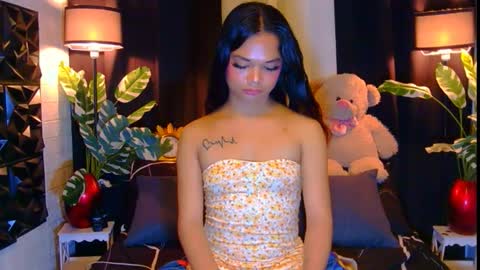 Snapshot of morena_cockts chatting on 11/21/25, 02:05 rondina online show from 11/21/25, 02:05